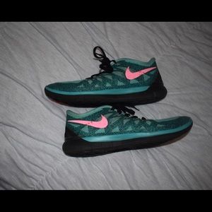 Women’s Nike shoes